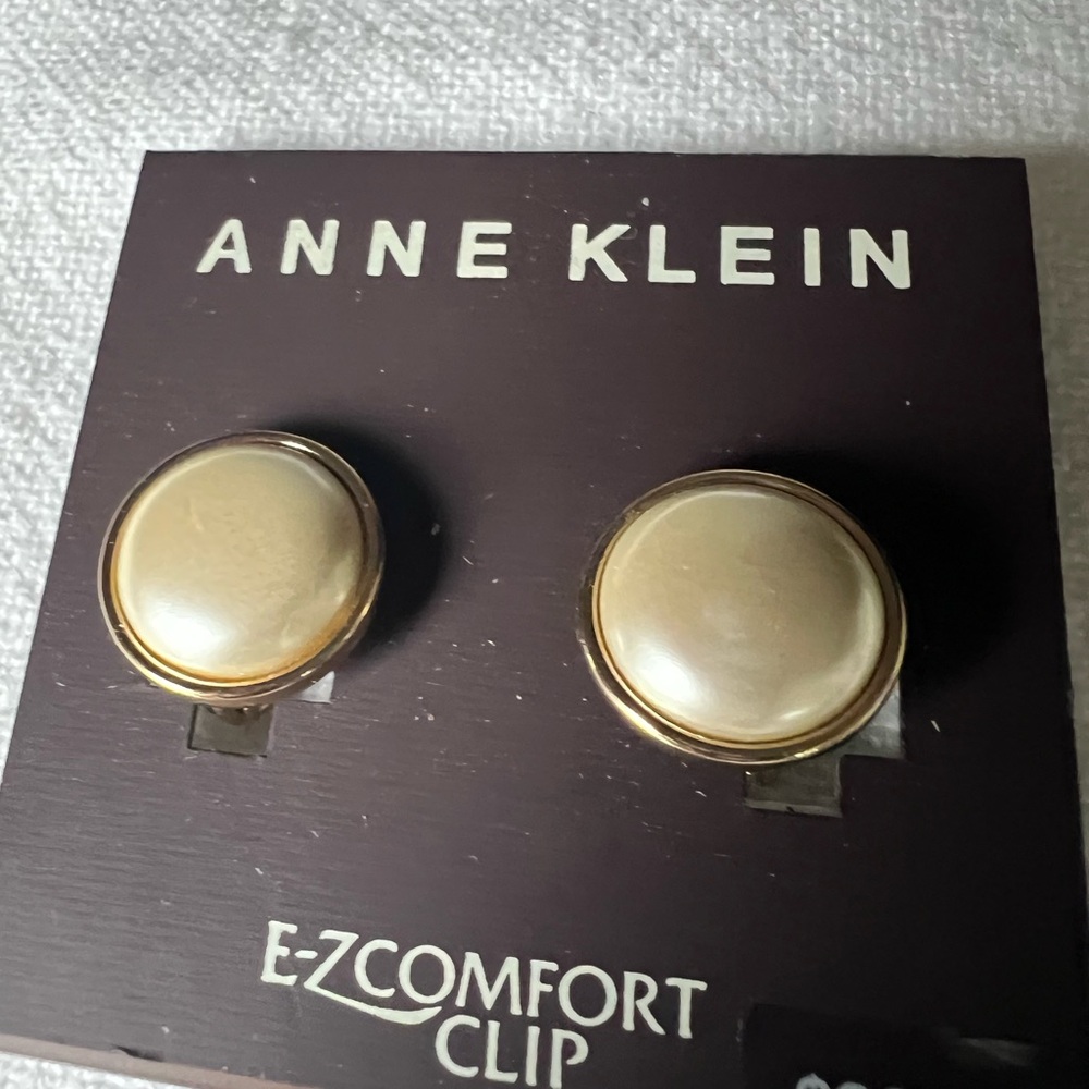 Anne Klein new clip on earrings gold tone white button earrings - Picture 2 of 5
